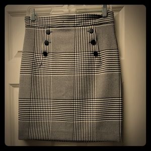 Houndstooth pencil skirt